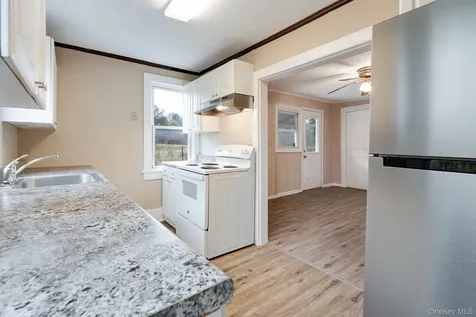 284 S Quaker Lane Hyde Park NY 12538