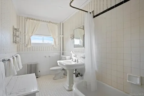 11 Shinnecock Road Quogue NY 11959