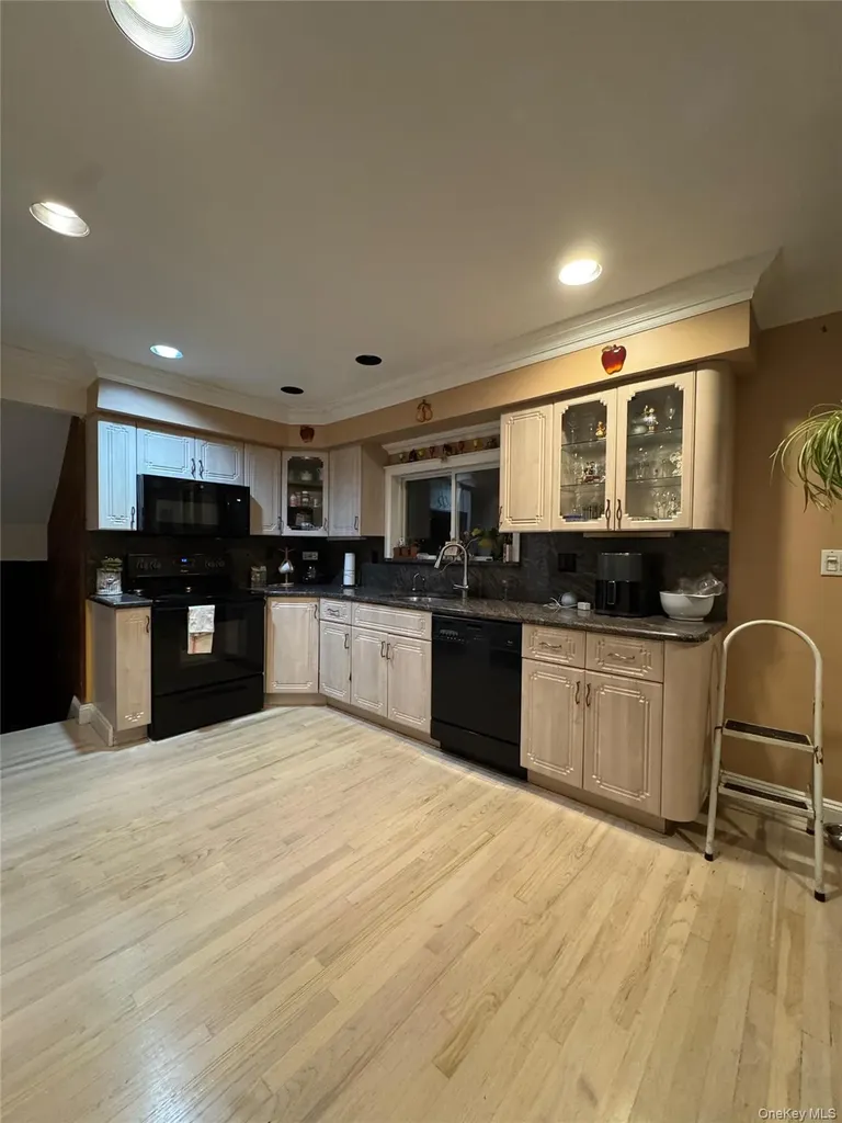 254 Thompson Avenue Oceanside NY 11572