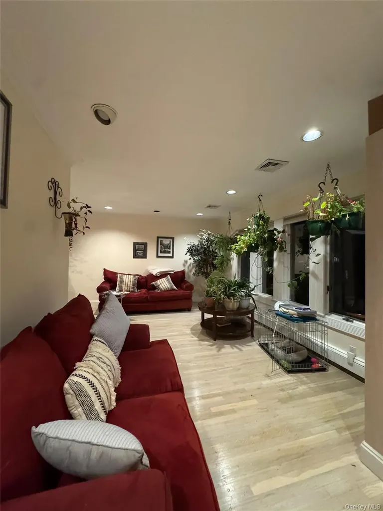 254 Thompson Avenue Oceanside NY 11572