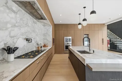 21 Westwood Road Wainscott NY 11975