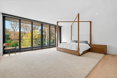 21 Westwood Road Wainscott NY 11975