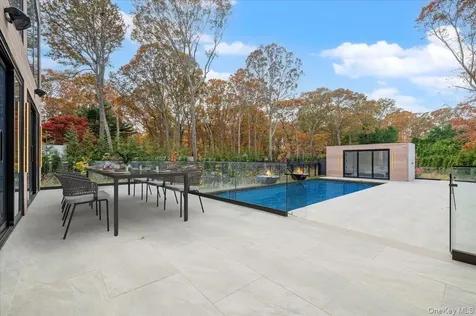 21 Westwood Road Wainscott NY 11975