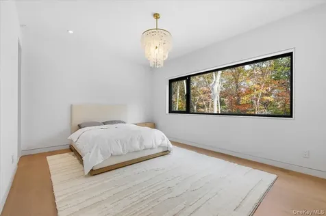 21 Westwood Road Wainscott NY 11975