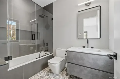 21 Westwood Road Wainscott NY 11975