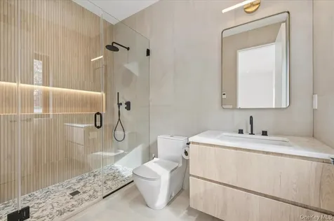 21 Westwood Road Wainscott NY 11975