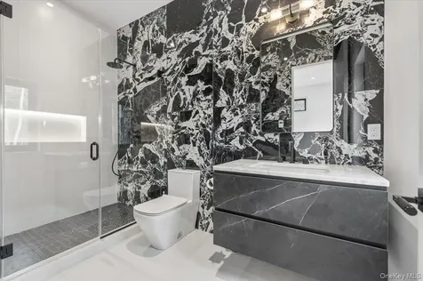 21 Westwood Road Wainscott NY 11975