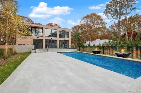 21 Westwood Road Wainscott NY 11975