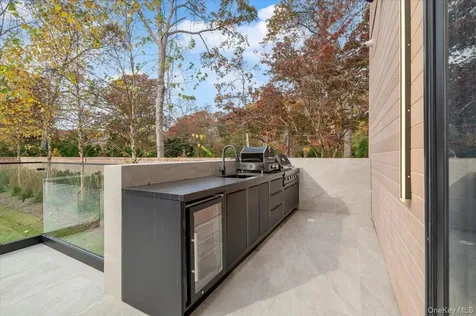21 Westwood Road Wainscott NY 11975
