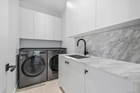 21 Westwood Road Wainscott NY 11975