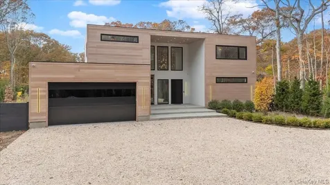 21 Westwood Road Wainscott NY 11975