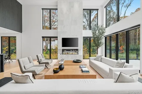 21 Westwood Road Wainscott NY 11975