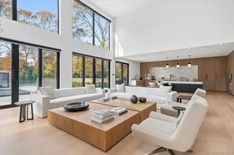 21 Westwood Road Wainscott NY 11975