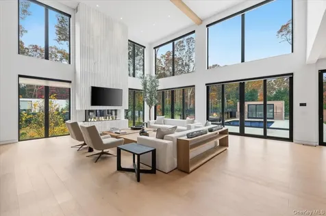 21 Westwood Road Wainscott NY 11975