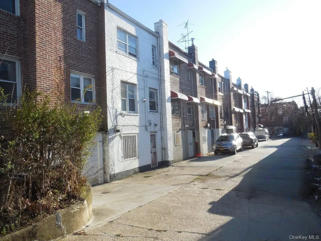 1183 Grenada Place Bronx NY 10466