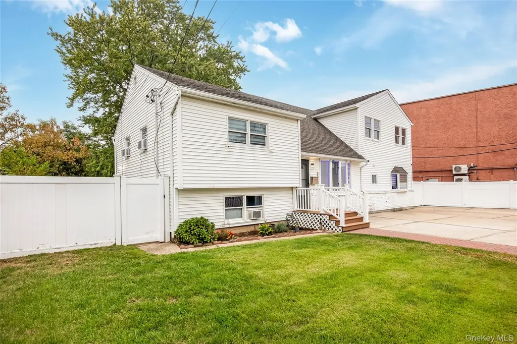 204 Bayside Avenue Oceanside NY 11572