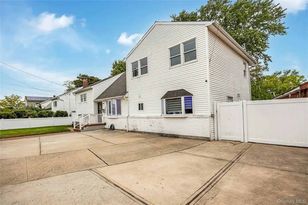 204 Bayside Avenue Oceanside NY 11572