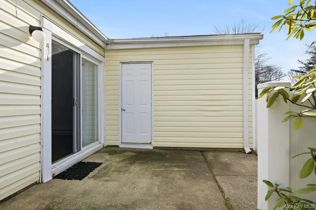 401 Cabot Court E Saint James NY 11780