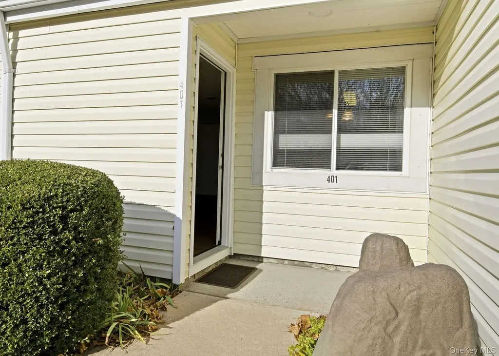 401 Cabot Court E Saint James NY 11780