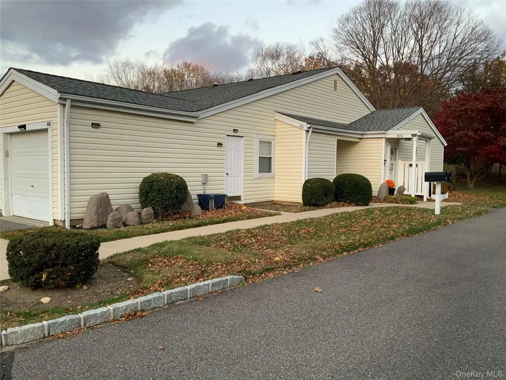 401 Cabot Court E Saint James NY 11780