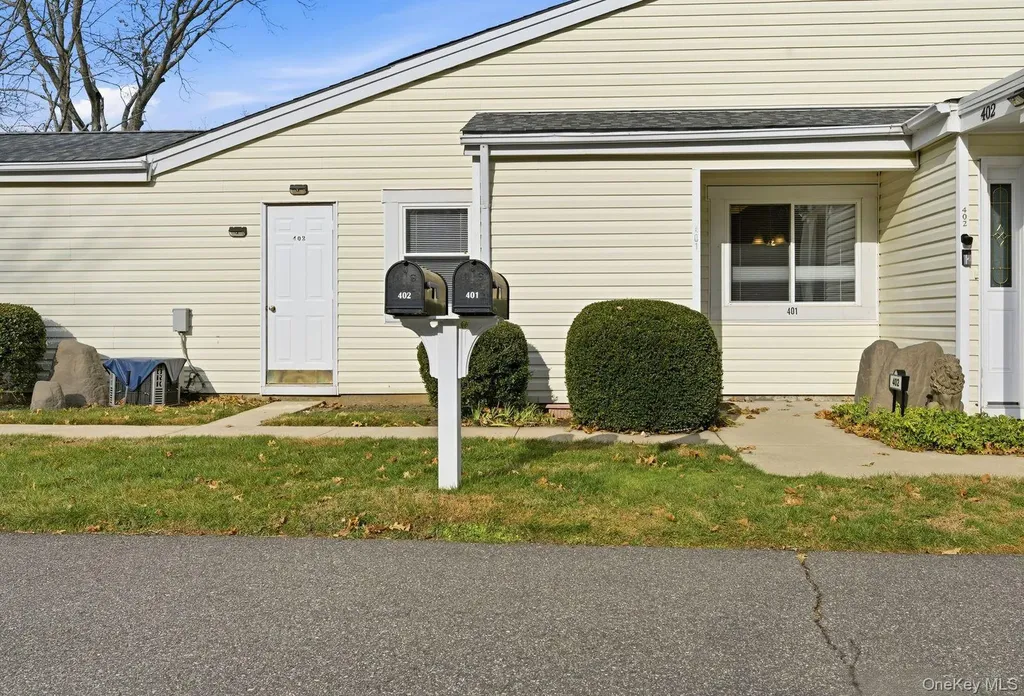 401 Cabot Court E Saint James NY 11780