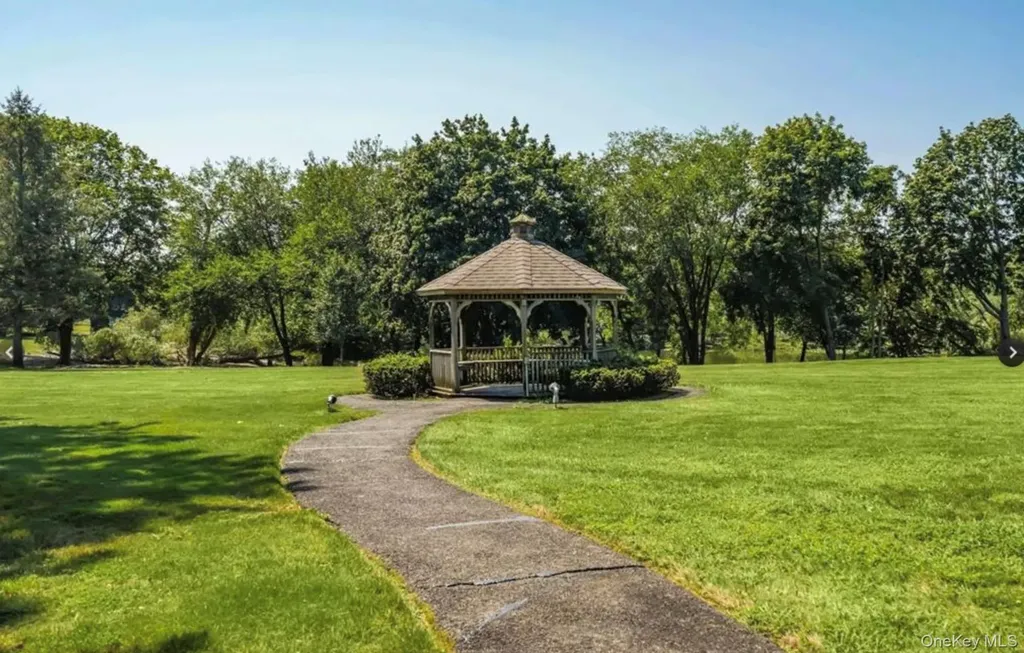 401 Cabot Court E Saint James NY 11780