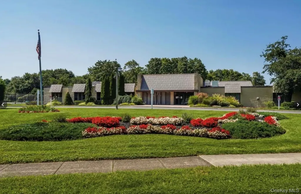 401 Cabot Court E Saint James NY 11780