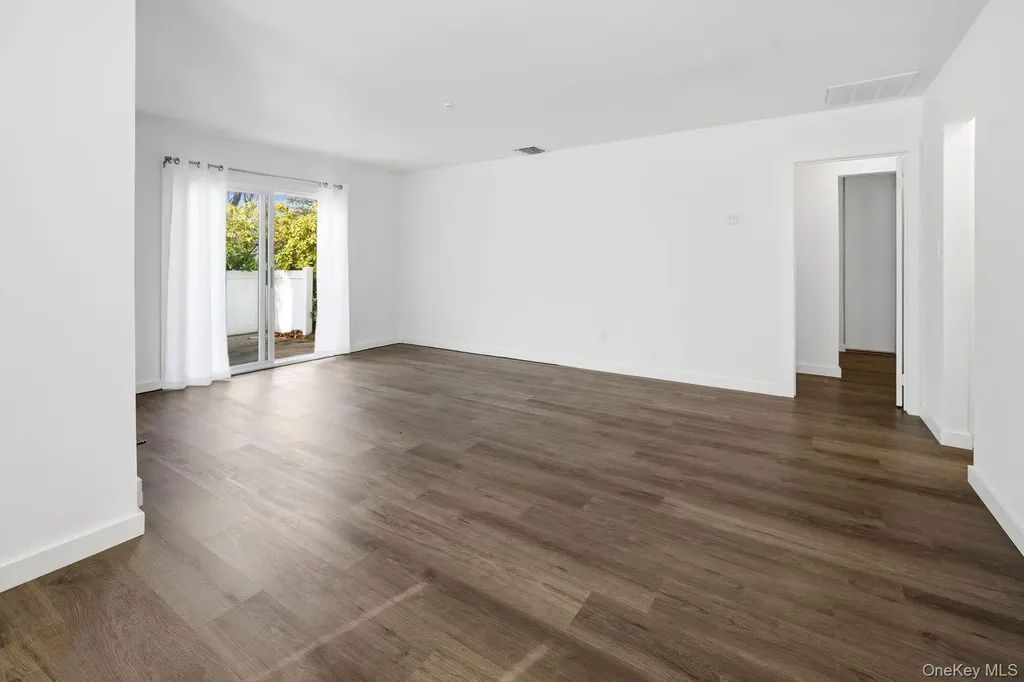 401 Cabot Court E Saint James NY 11780