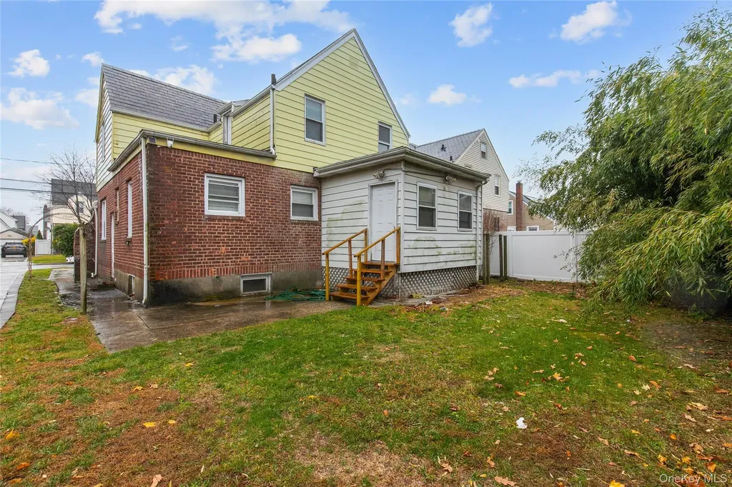 15 Clyde Avenue Hempstead NY 11550