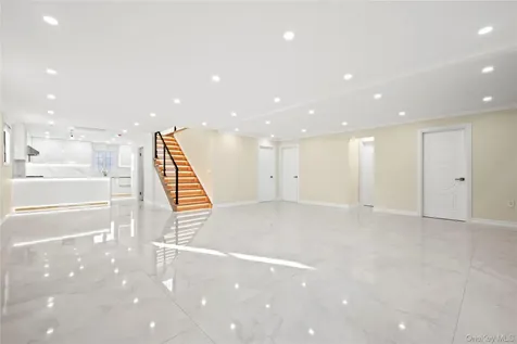7662 174th Street Fresh Meadows NY 11366