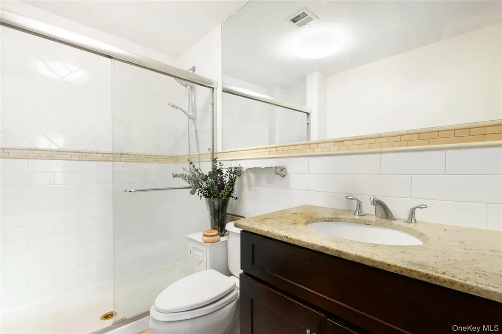 151 Beach 96 Far Rockaway NY 11693