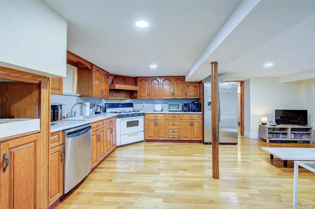 43-33 163rd Street Flushing NY 11358
