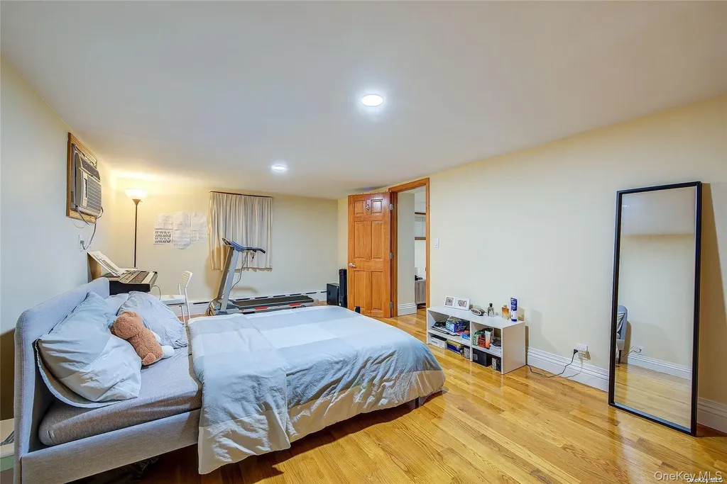 43-33 163rd Street Flushing NY 11358