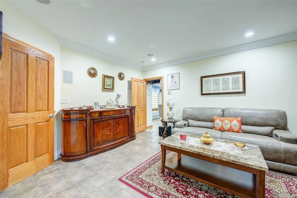 43-33 163rd Street Flushing NY 11358