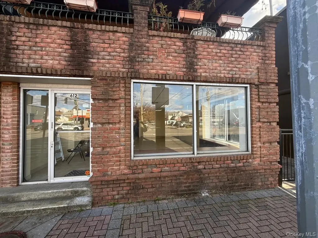 612 Jericho Turnpike New Hyde Park NY 11040