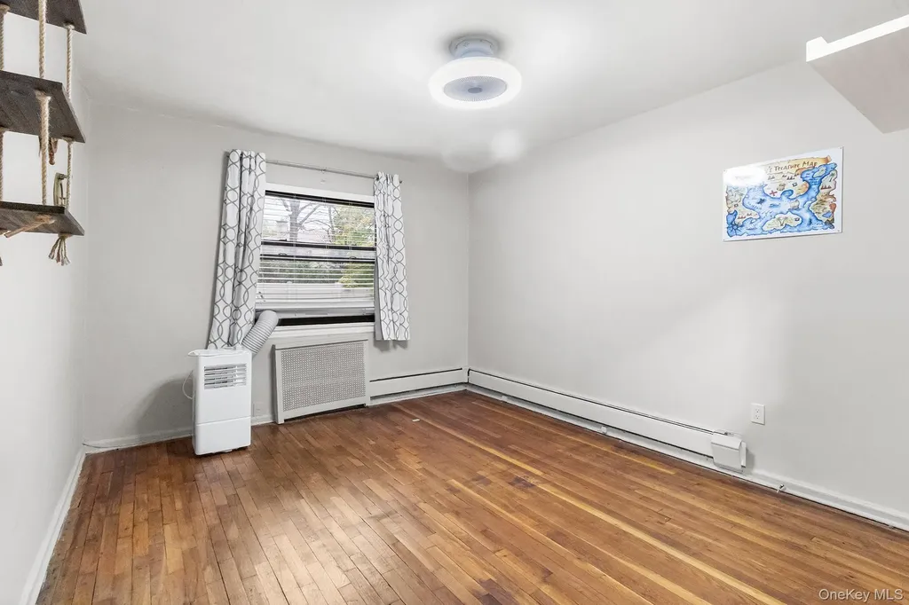 1209 E Broadway Hewlett NY 11557