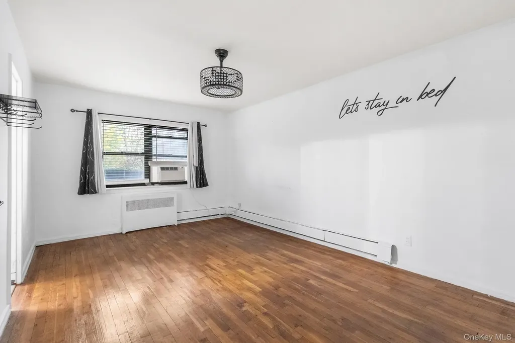 1209 E Broadway Hewlett NY 11557