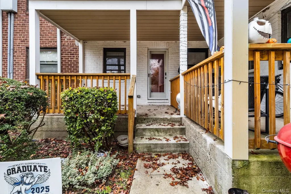 1209 E Broadway Hewlett NY 11557