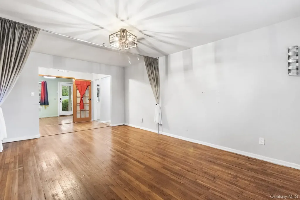 1209 E Broadway Hewlett NY 11557