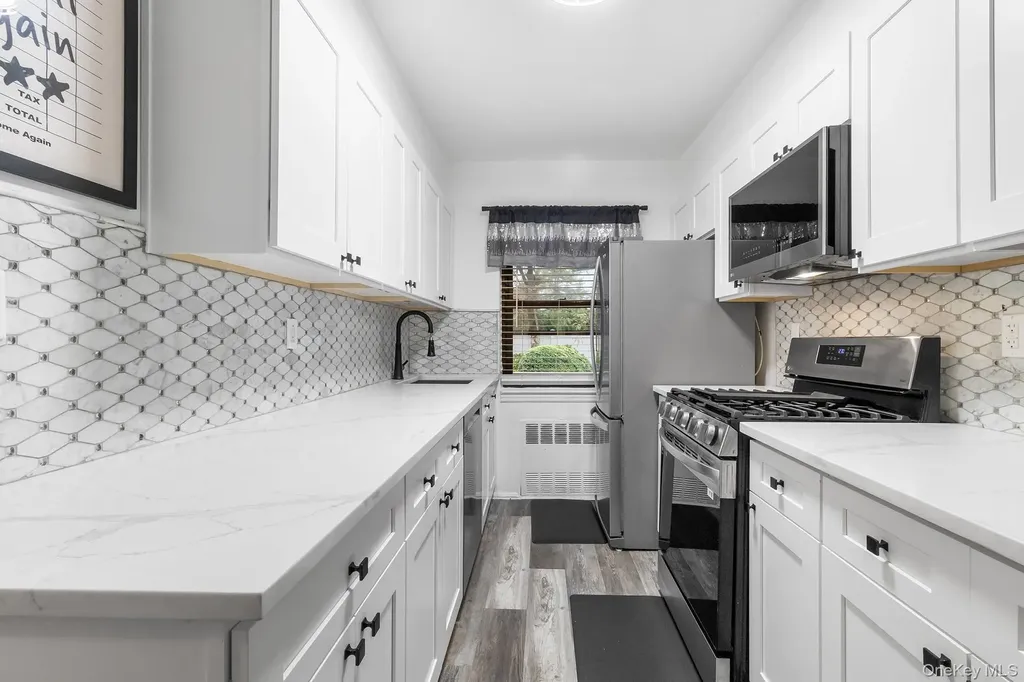 1209 E Broadway Hewlett NY 11557