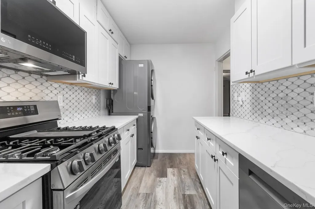 1209 E Broadway Hewlett NY 11557