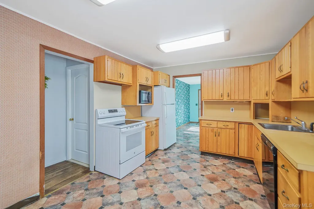 24 E 6th Street Patchogue NY 11772
