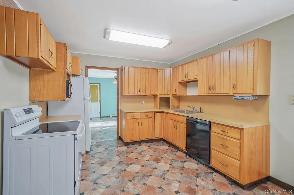 24 E 6th Street Patchogue NY 11772