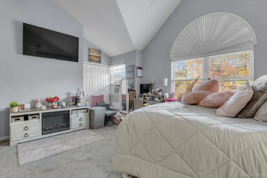17 Ostend Circle Shirley NY 11967