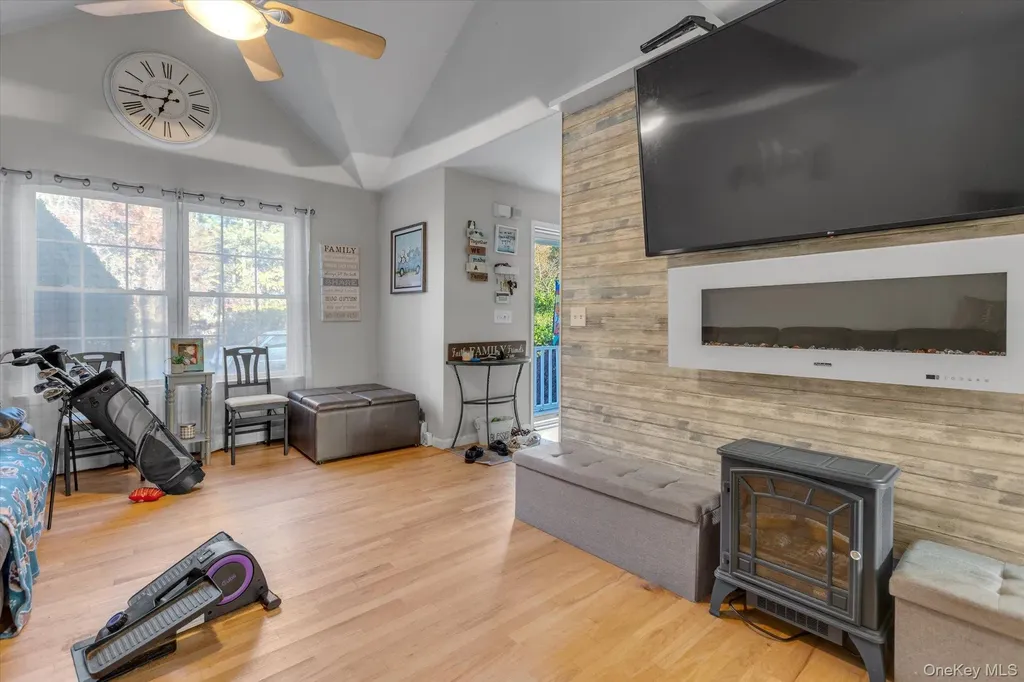 17 Ostend Circle Shirley NY 11967