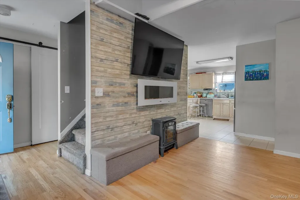 17 Ostend Circle Shirley NY 11967