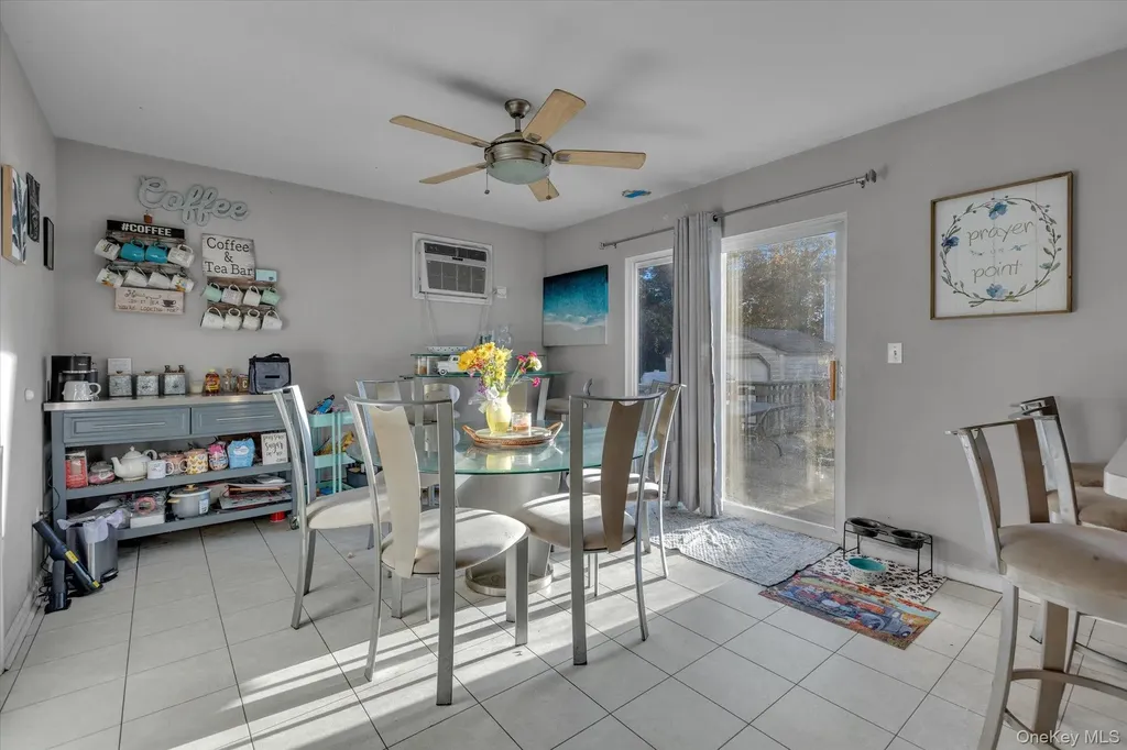 17 Ostend Circle Shirley NY 11967