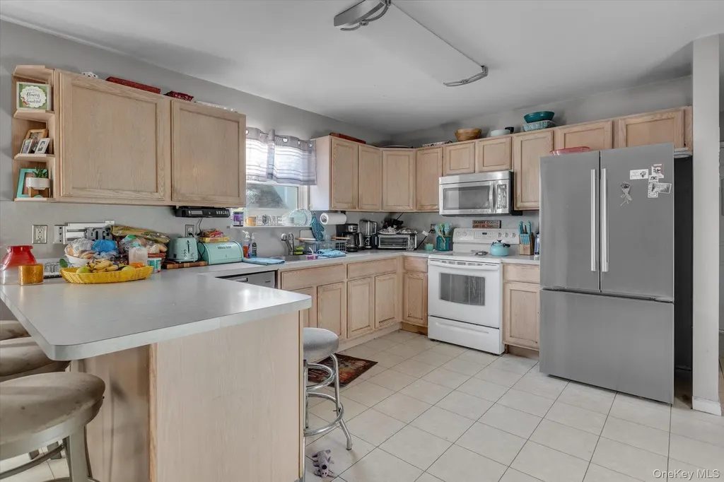 17 Ostend Circle Shirley NY 11967