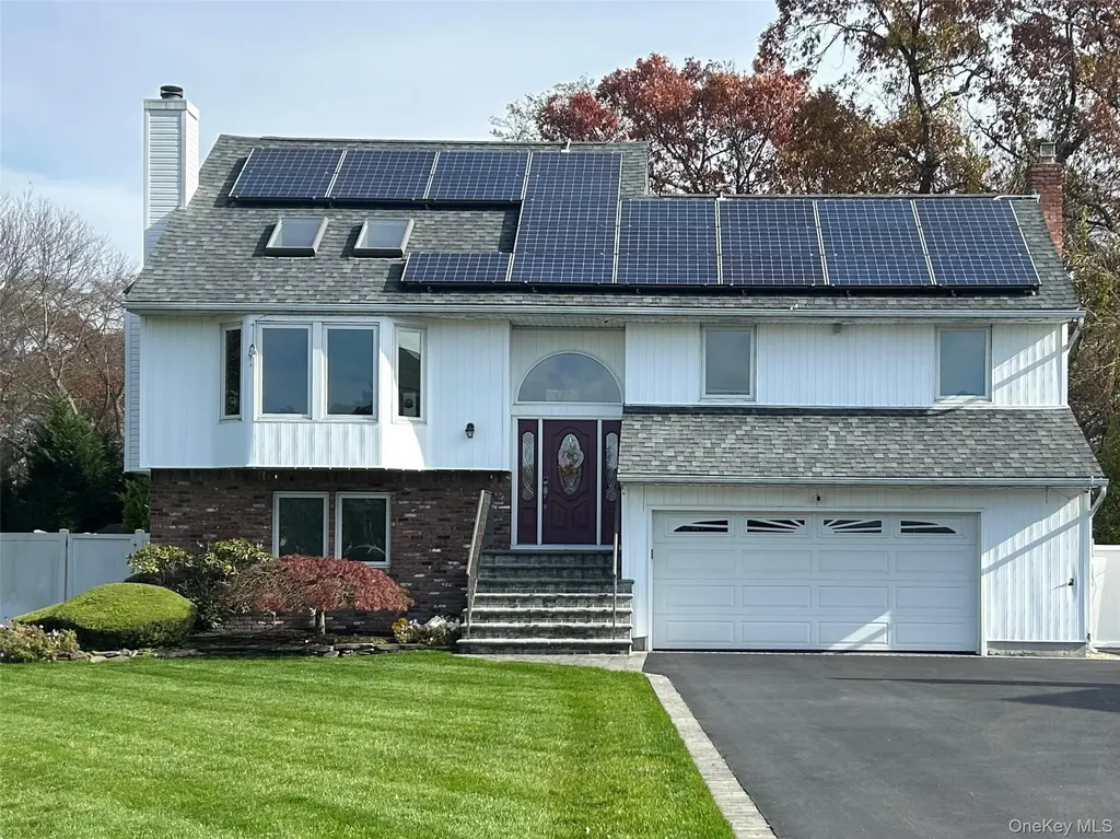 839 Pine Avenue West Islip NY 11795