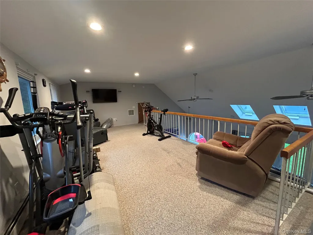 839 Pine Avenue West Islip NY 11795